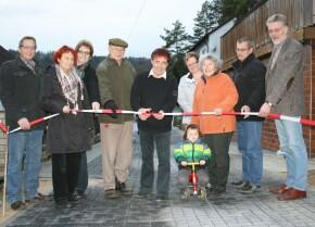 hebschweiz's tweet image. Bürger pflastern Straße in Eigenregie p.ost.im/R52GQe