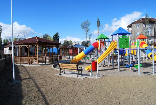 PARKSANGRUP's tweet photo. HAKKARİ YÜKSEKOVA COCUK OYUN PARKI http://t.co/Zuk6EmqwRM