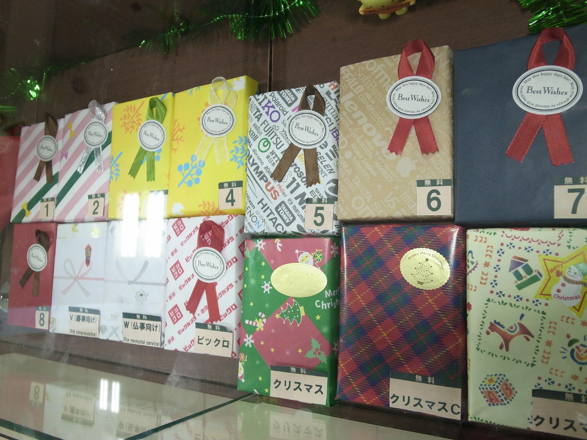 ビックロ ビックカメラ新宿東口店 クリスマスラッピング もうすぐ12月ですね クリスマスプレゼントの準備はお早目に ビックロではお買い上げの無料でラッピングを行っております もちろん ラッピングをして配送も出来ちゃいますヾ W ノ