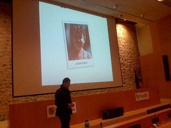 JovesEmpresaris's tweet photo. Llega el momento de romper paradigmas con @alvarocuadrado #mentesemprendedoras #emprendedores http://t.co/fwA7UIAUG9