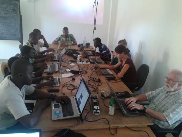 SeverinGeo's tweet image. Week of translation run of #LearnOSM guides from EN to FR started in Dakar thanks @OIFfrancophonie @OpenStreetMapSn