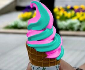 OffficialRuby's tweet image. This look so delicious I wish I had one of these ice creams☺