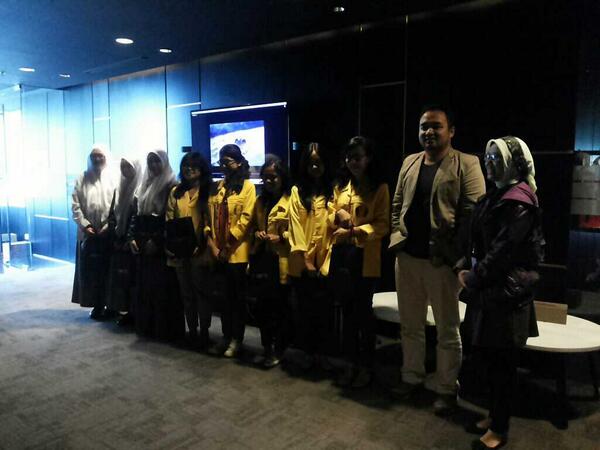 netmedia_info's tweet photo. Yg menang pk blazer coklat? :o #NETVisit RT @FisipersDays: Slmt kpd Vokasi UI & SMA 1 Tambun sbg pemenang #WorkshopCJ http://t.co/rWwsAFJK9h