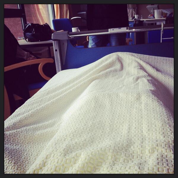 xRobinMitchel's tweet photo. In t ziekenhuis wachten op de operatie http://t.co/puyj9dDtay