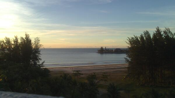 najwa_sofwa95's tweet photo. Kerdil rasa diri ini bila melihat lautan ciptaanNya yang luas . ALLAH . #Miri http://t.co/gYkpQlfXT1