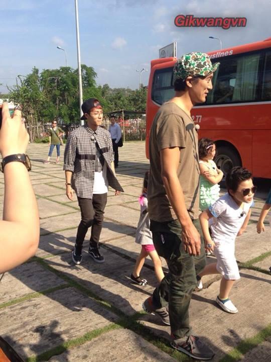 BZbYKs_CcAIwiqR.jpg:large