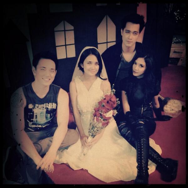 RT <a href="/sheiladaisha/">Sheila Dara Aisha - #SOREIDAMAN DI BIOSKOP 10 JULI</a> How we spend Halloween on CYS: <a href="/michelleziu/">michelle ziudith w</a> <a href="/BillyDavidson_/">Billy Davidson</a> <a href="/ezagionino_real/">eza gionino</a>