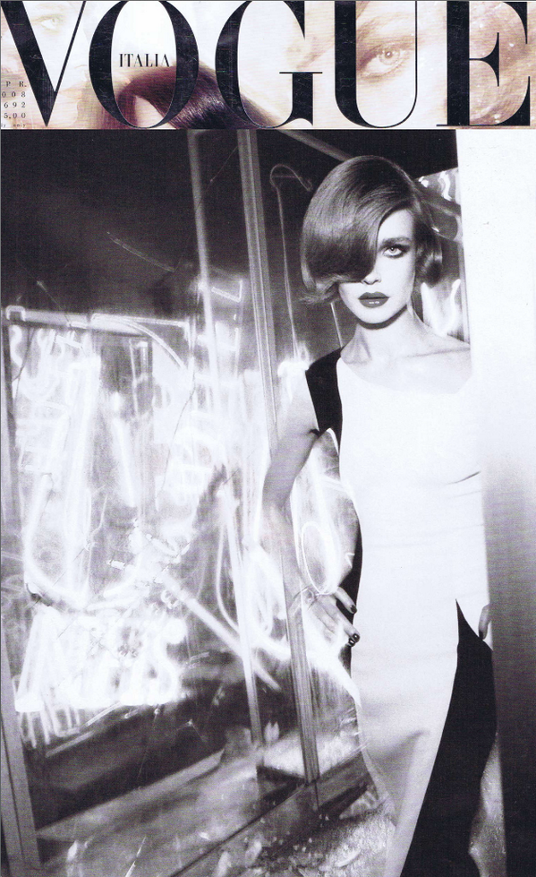 SaundersStudio's tweet photo. #10yearsofJS - @NataSupernova in SS09 @vogue_italia http://t.co/LRajgpl0V8