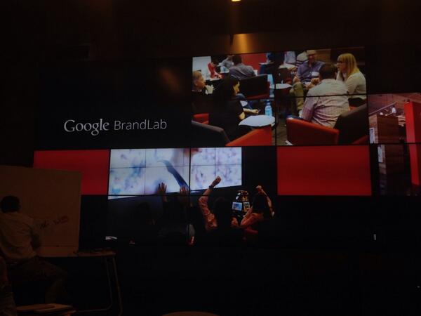 ElenaAlti's tweet image. Improving ourselves. #santander #googlelab #workingasateam