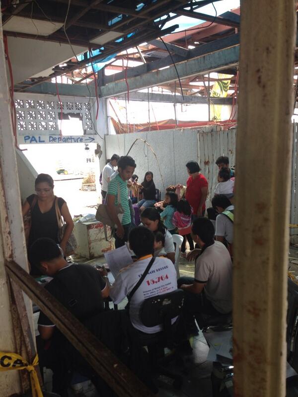 Junomaco's tweet image. At Check-in &amp;amp; passport control at Tacloban airport, the Philippines #haiyanhelp