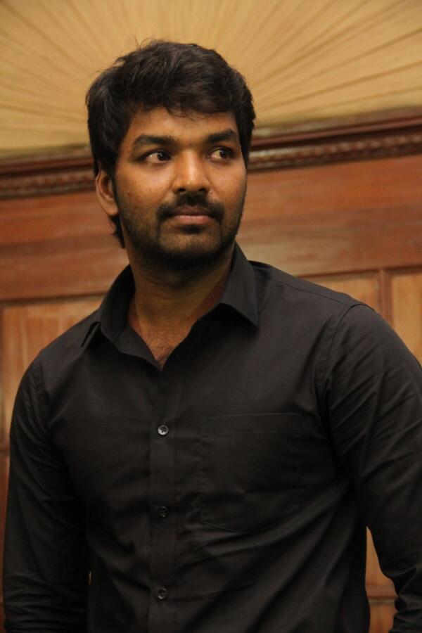CinemaVikatan's tweet photo. #jai #manimaran #vetrimnaran #dhanukumar #myslogan #MeetTheStars 'เฎชเฏเฎเฎฟเฎฏเฎฉเฏ' เฎเฎฉ เฎเฏเฎฏเฏ! http://t.co/Ni3ZH0i5mk http://t.co/Usej9F47Yh
