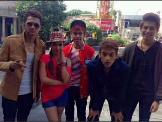 AboutS4's tweet photo. S4 with tery putri^^ http://t.co/7YTqRsiVoK
