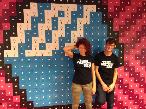 RT deze als je een dope #TheNextMC shirt wil hebben! Morgen maken we 3 winnaars bekend. RT!