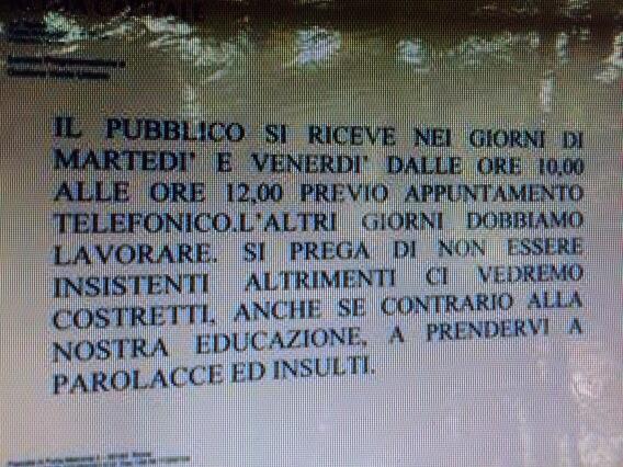 Diegopassoni's tweet photo. Pubblico ufficio romano #poverinoi http://t.co/gzfdpVP5Uz