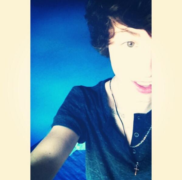 RoadTripTV's tweet image. Gonna phone some people that RT this