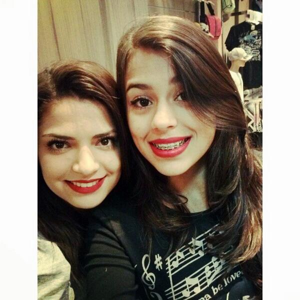 Passar as manhãs com ela é tão bom. rs Amiga Linda.