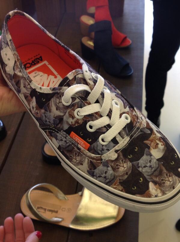 MagazineLOULOU's tweet photo. Printemps 2014 chez @ALDO_Shoes: collabo entre @VANS_66 et la SPCA. Imprimé adorable de petits chats <3 http://t.co/CMXOFghWrA