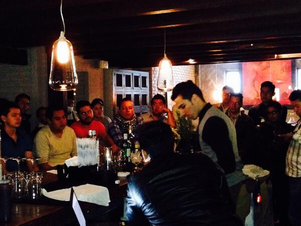 hcristante's tweet photo. El mejor bartender mexicano dando cátedra en el @brickwoodBW gracias Ricardo Nava! http://t.co/9Rci2g35Sv