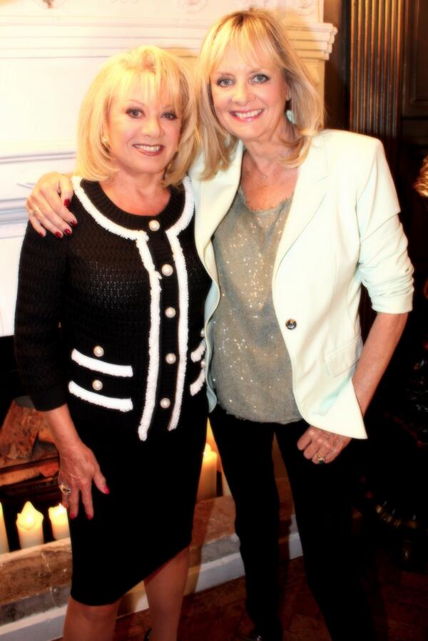 _LivingTheLife_'s tweet photo. Just over 24hrs until the season finale of #LivingTheLife on @SkyArts at 8pm with @elaine_paige &amp; @Twiggy #dontmissit http://t.co/CrGFj9PWXl
