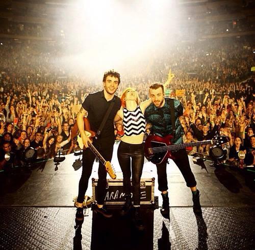 2Paramore tweet picture
