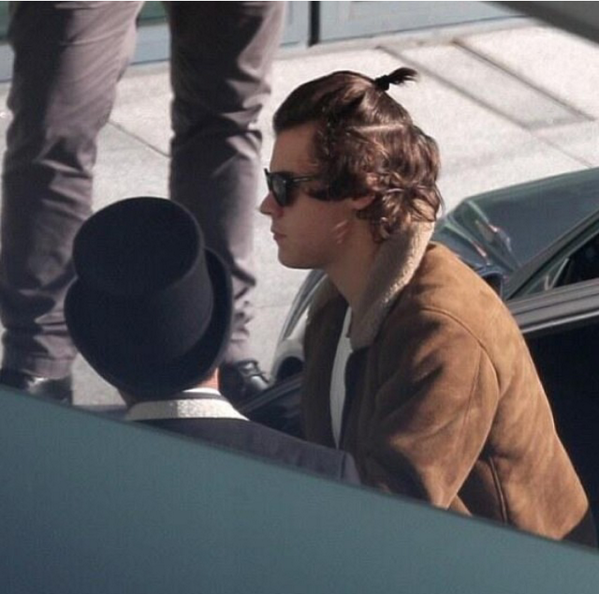 تسريحة شعرة غبية
بس مازال هاري جميل♥