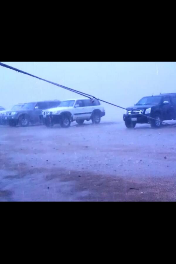 gookr_2012's tweet photo. @WeatherKuwait 

صوره فووووريه من شمال
الكويت الآن لقطتها من فيديو
مع البرق امطار غزيره جداا http://t.co/IWKK4JFGEZ