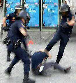 Difundir una imagen como ésta para denunciar los excesos policiales será delito. #LeyAnti15M