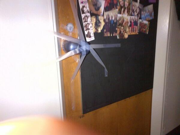 connor_reeve's tweet photo. @_katelyndolann @livcurrier be afraid http://t.co/7lNHGzXwhl