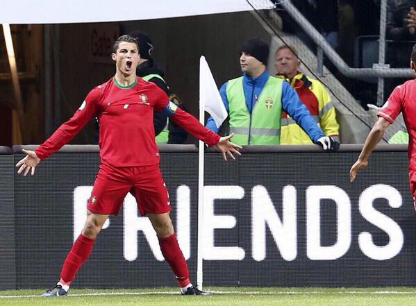 RT <a href="/Voetbalpings/">voetbalpings</a>: Cristiano Ronaldo sloopt Zweden!