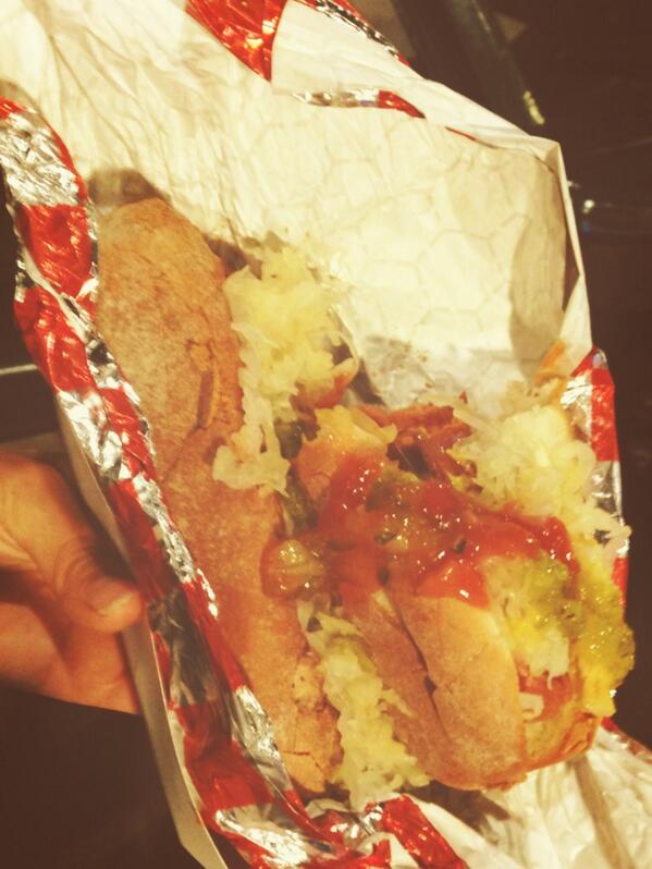 Free gluten free hot dogs? Two please!! Love <a href="/Dreamforce/">Dreamforce</a> gala #DF13 #gf #ATTPark