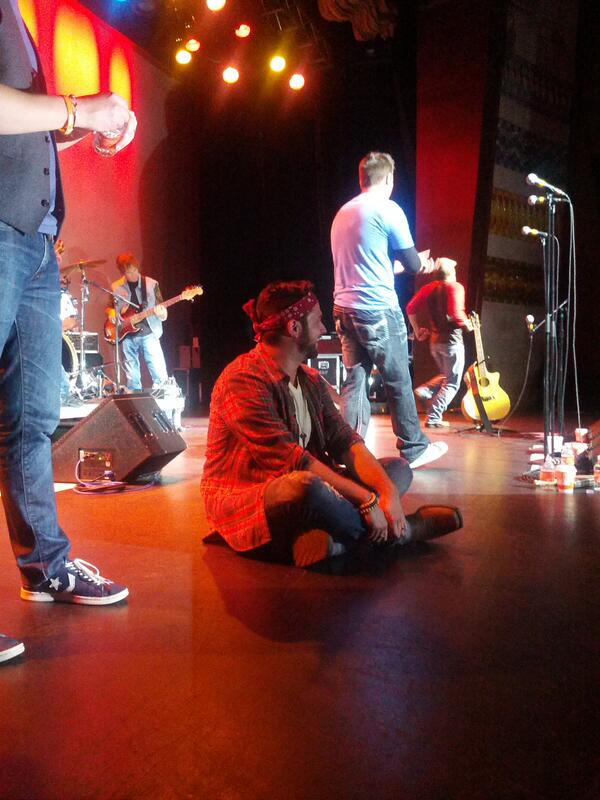 maadilou's tweet photo. @BrandonBarash chilling out http://t.co/fkDkOJn3YA