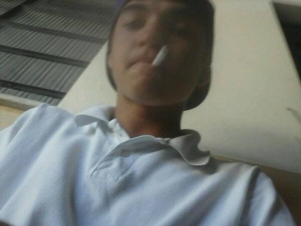 mogi_tops's tweet photo. LUCAS DANTAS FUMANDO http://t.co/gyqjFT1McQ