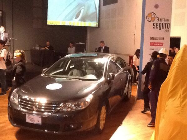 cosasdeautos's tweet image. Renault Latitude es el ganador en la categoría Auto grande más seguro 2013. cc @RenaultArg #ASM2013