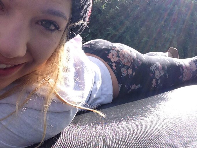 I'm so loving the yoga pants and legging weather. Who else does too! http://t.co/VXfIilBDzA