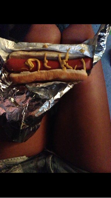 Hot dog! http://t.co/GrzctRQqlI<a href="/tag/yesallwomen"class="tags"><span>#yesallwomen</span></a>