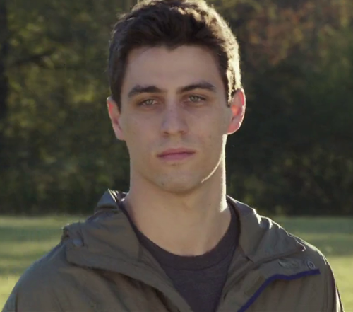againsthotness's tweet photo. @rosswyngaarden hi! how are you? do you know the name of this actor? he was in the starving games with you http://t.co/UloWO7Qixj