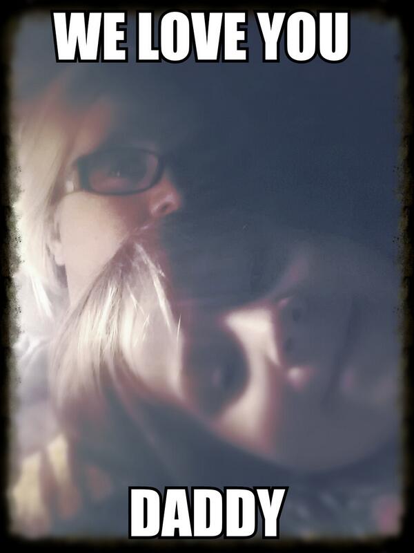 Reneenee81's tweet image. #Aviary Guess who is on bed with me again? #gotcreative #likeit?