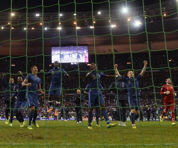 equipedefrance's tweet photo. En route pour le Brésil ! #MerciLesBleus #CM2014 #EDF http://t.co/grFmytKSmy