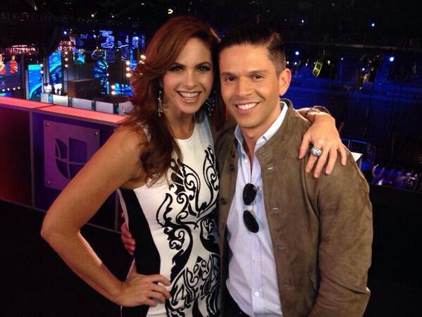 vixmusica's tweet photo. Bella @LuceroMexico junto a @RodnerFigueroa en #LatinGRAMMY. Pon en tus tuits #VZWAcceso y dinos que más quieres ver http://t.co/TJkuSnH3ug