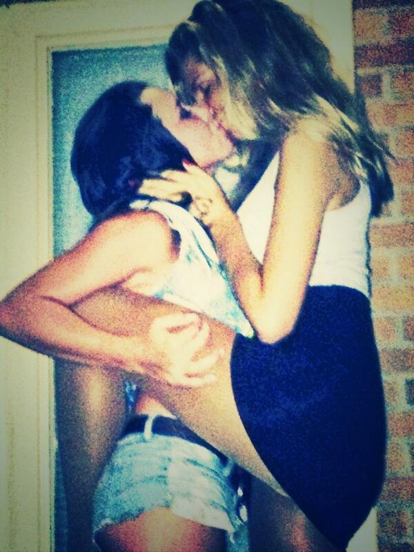 MandaaBayybee's tweet photo. I'm too short @Huntermoore  #drunksluts http://t.co/P8g9BYaUkn