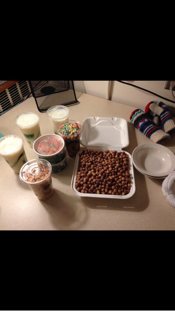 emsunram's tweet image. Cereal for dayzzz. #collegekidproblems  @burkey_katie