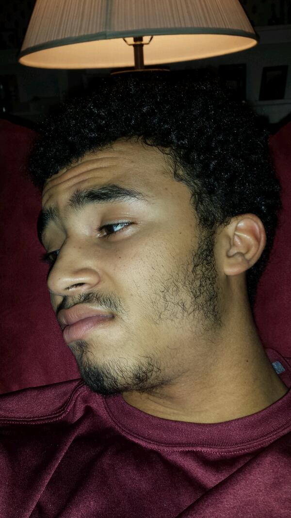 AbanYaminBey's tweet photo. This #NoShaveNovember is killing me. Can't wait til December 1st. http://t.co/VNLDZFabsV