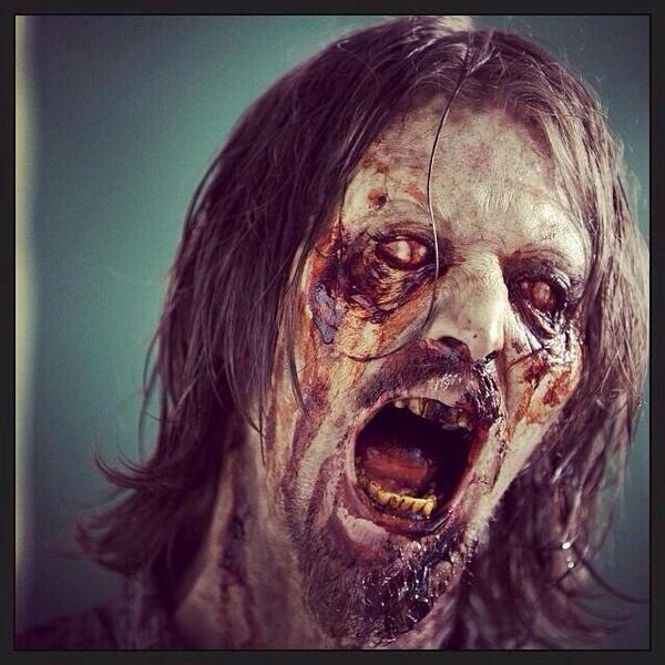 WaIkingDeadNot's tweet photo. Good night, sleep tight, don't let the Walkers bite. 💀 http://t.co/q8JAxwY5Up