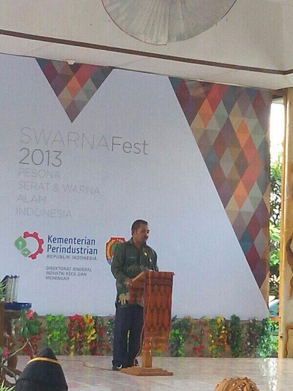 SwarnaFest's tweet photo. Drs Simeon TH Pally, Bupati Alor membuka acara #Swarnafest2013 http://t.co/aagWDJiG1M