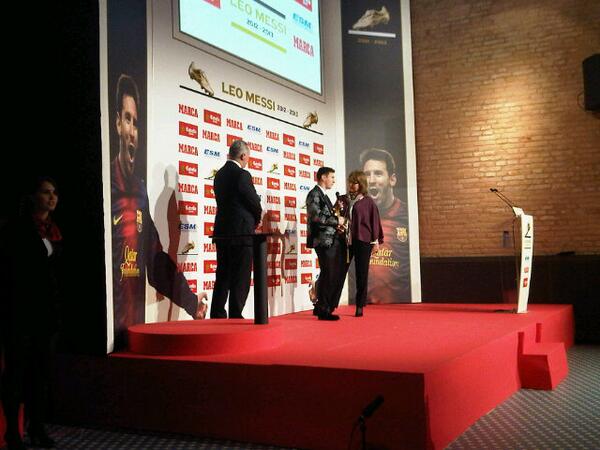 Messi, con la Bota de Oro 2012/13: "Mi objetivo es volver y volver bien" BZg4mhzCMAAi41-