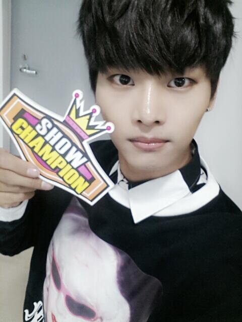 BZgFYj0CMAAIYW4.jpg:large