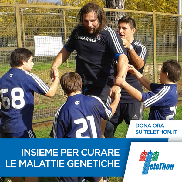 Fondaz_Telethon's tweet photo. I bimbi Down di @URCapitolina e la Nazionale #Rugby Grazie @Federugby @sergioparisse @castrito81 grandi! #IOESISTO http://t.co/y2HuxYqbo5