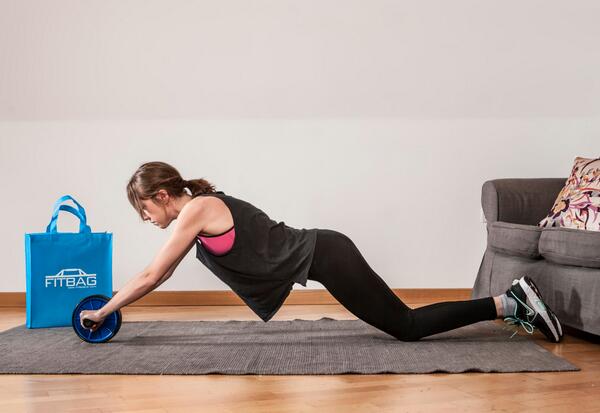 HuffPostUKLife's tweet photo. #WinWednesday Win a @fitbaguk kit to help you get in shape before Xmas (http://t.co/6IyBq8Al0f) RT &amp; FOLLOW TO ENTER http://t.co/VpyGJcLy7s