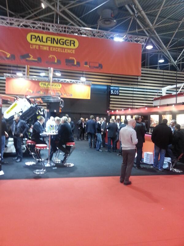 ambiance sur le stand <a href="/palfingerf/">Palfinger France</a> sur le stand <a href="/SOLUTRANS/">SOLUTRANS | Transport routier et urbain</a>