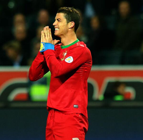 RT if you think Cristiano Ronaldo should win #ballondor2013